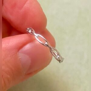 Elegant 925 Silver Twisted Band Ring size 8